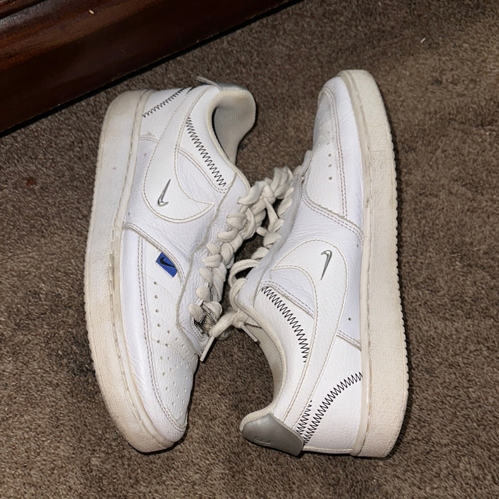 Nike women’s court vision low SE